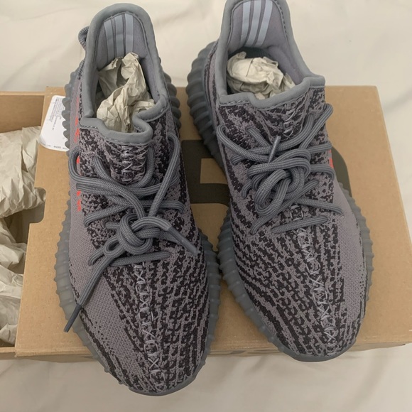 Yeezy 350 V2 - Picture 2 of 8